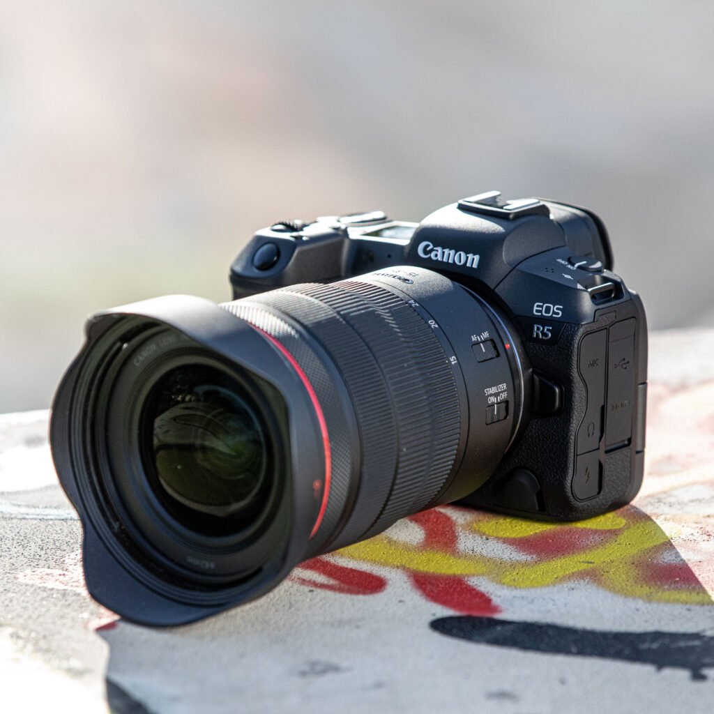 Appareil photo hybride Canon EOS R5 + objectif RF 24-105 mm F4L IS USM 4147C016AA