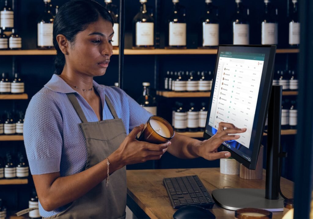 HP ProStudio 4 AIO G1i U5 16GB 512GB 23.8 Dos 3Y BY7E5ET-BH4